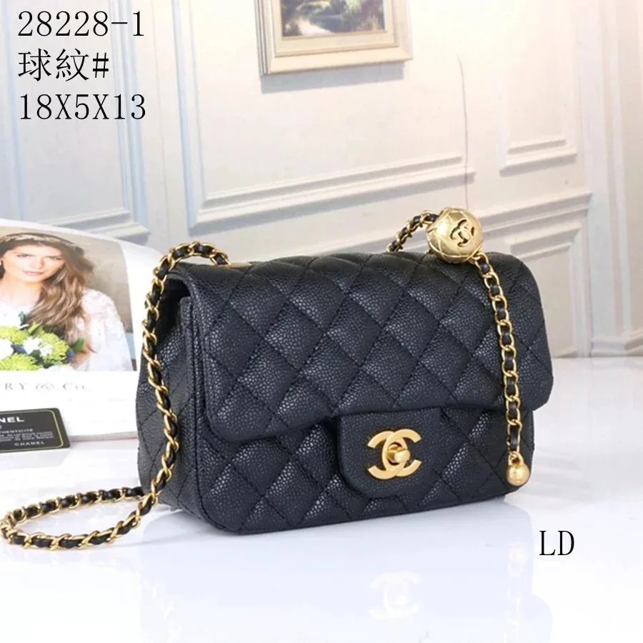 Chanel Woman Bag — Photo 2