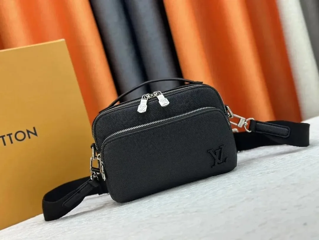 Retro Crossbody Waist Bag — Photo 9