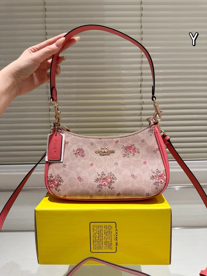 Coach Teri Shoulder Bag — photo 3