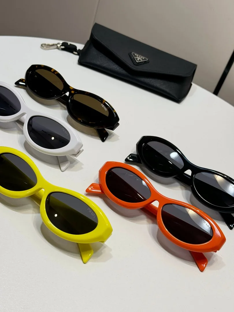 Prada Sunglasses SPR 26Z-F — Photo 6