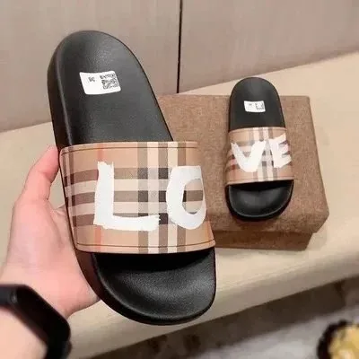 Streetwear Slides — QC