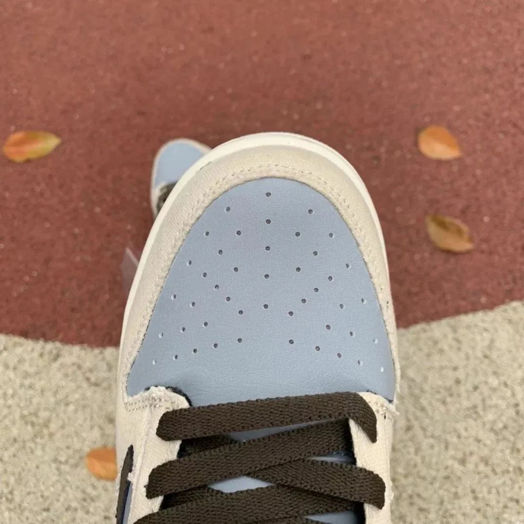 Nike SB Dunk Low Travis Scott Lace-Up Runners — Photo 4