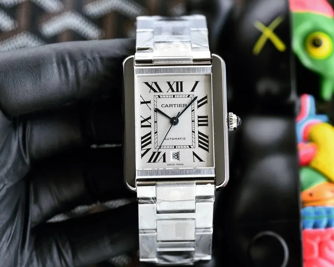 Street Style Watch — Photo 15