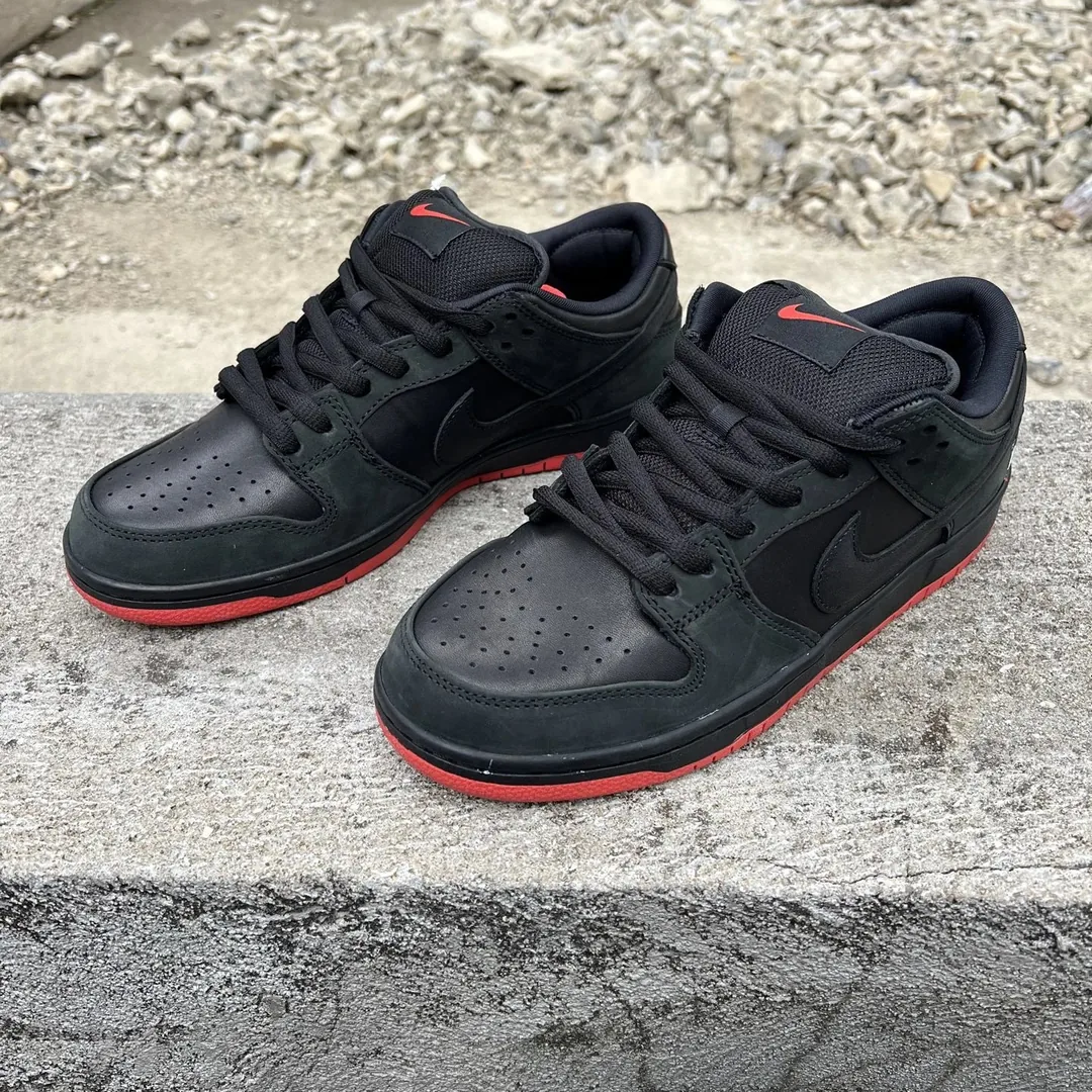Nike SB Dunk Pigeon Sneakers — Photo 4