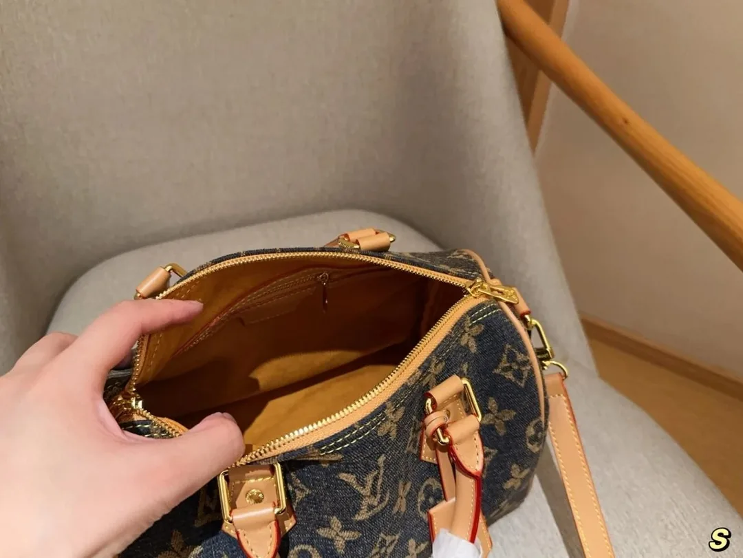 Louis Vuitton Speedy Leather Bag — photo 8