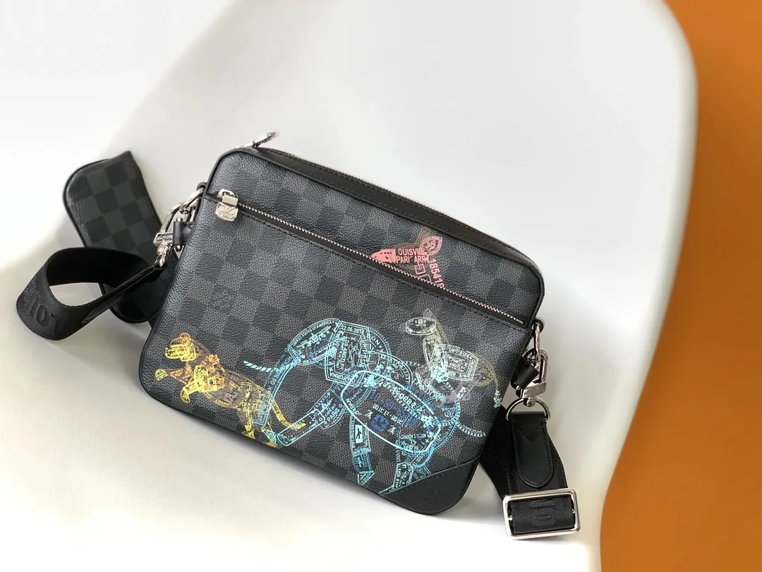 Louis Vuitton Trio Messenger Bag — Photo 15