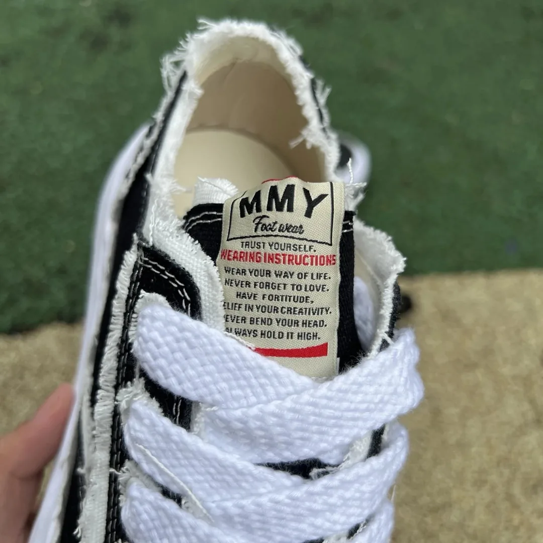 Maison Mihara Yasuhiro Grey Suede Low-Top Sneakers — Photo 13