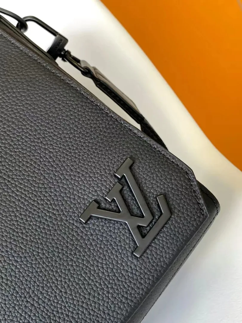Louis Vuitton Takeoff Bag — Photo 7
