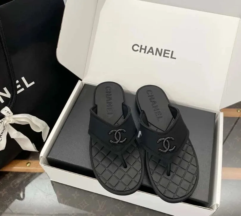 Chanel Black Double C Thong Slides — photo 11