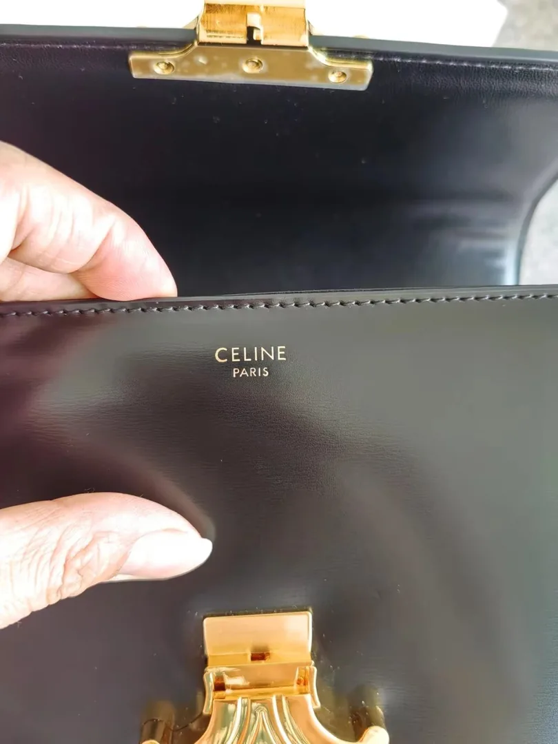 Chanel Leather Shoulder Bag — photo 5