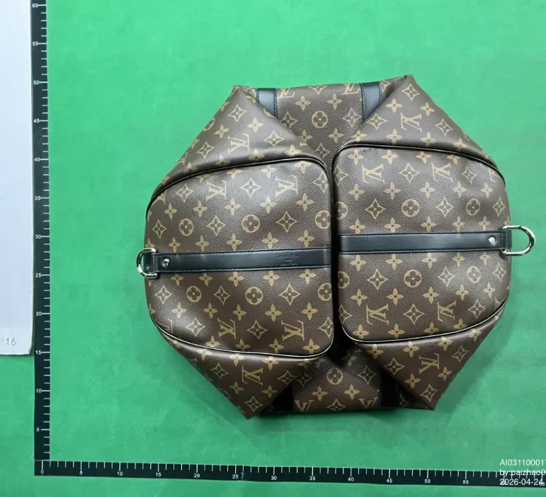 Louis Vuitton Keepall 50 Bag — Photo 14