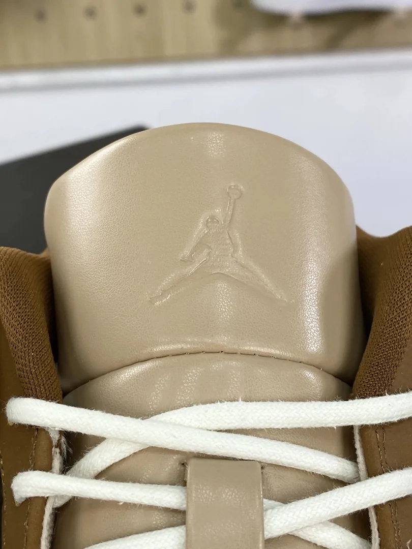 Air Jordan 1 Low SE Brown Elephant Print — Photo 7