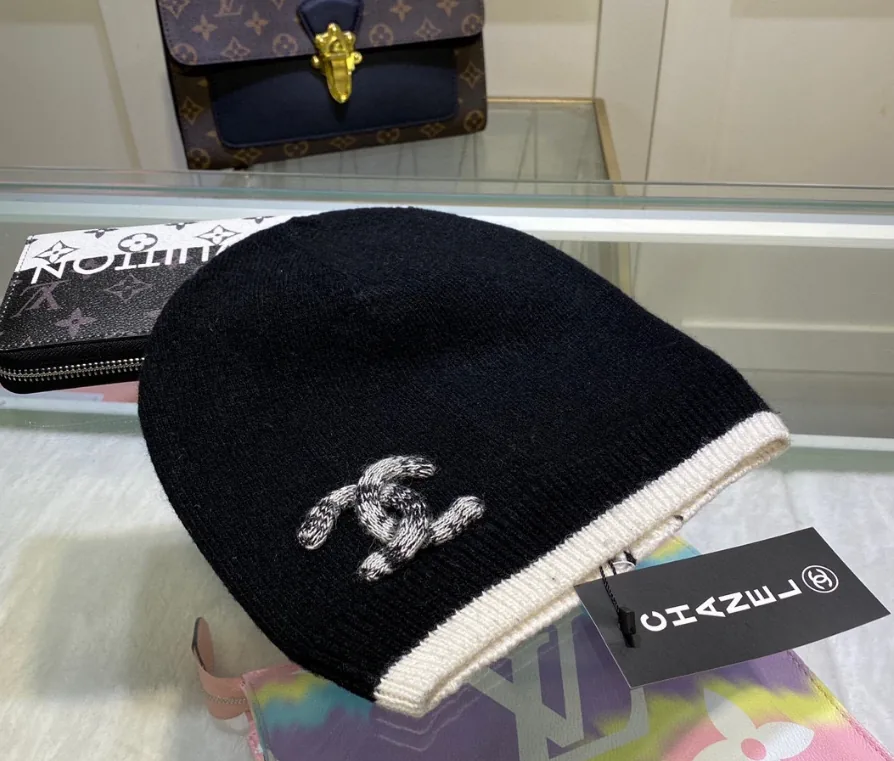 Knit Beanie — QC