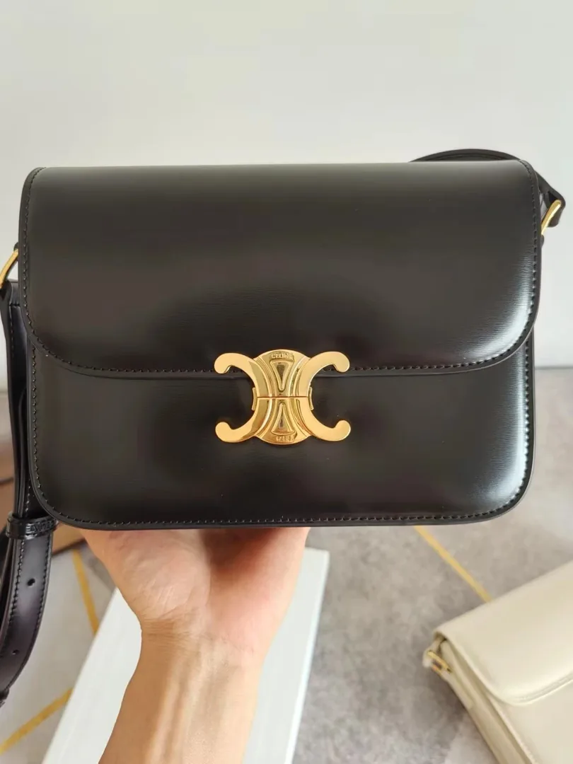 Chanel Leather Shoulder Bag — photo 6