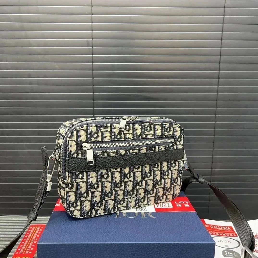 Small Square Camera Bag — Photo 6