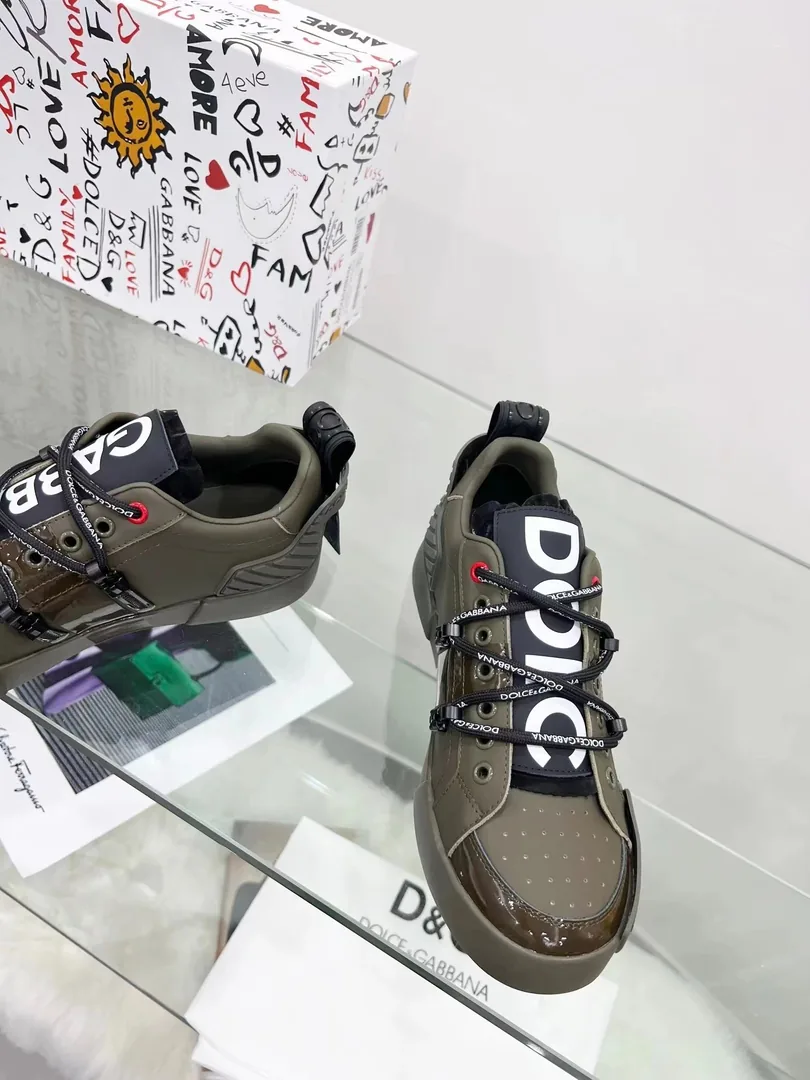 Dolce & Gabbana & White Sneakers — Photo 9
