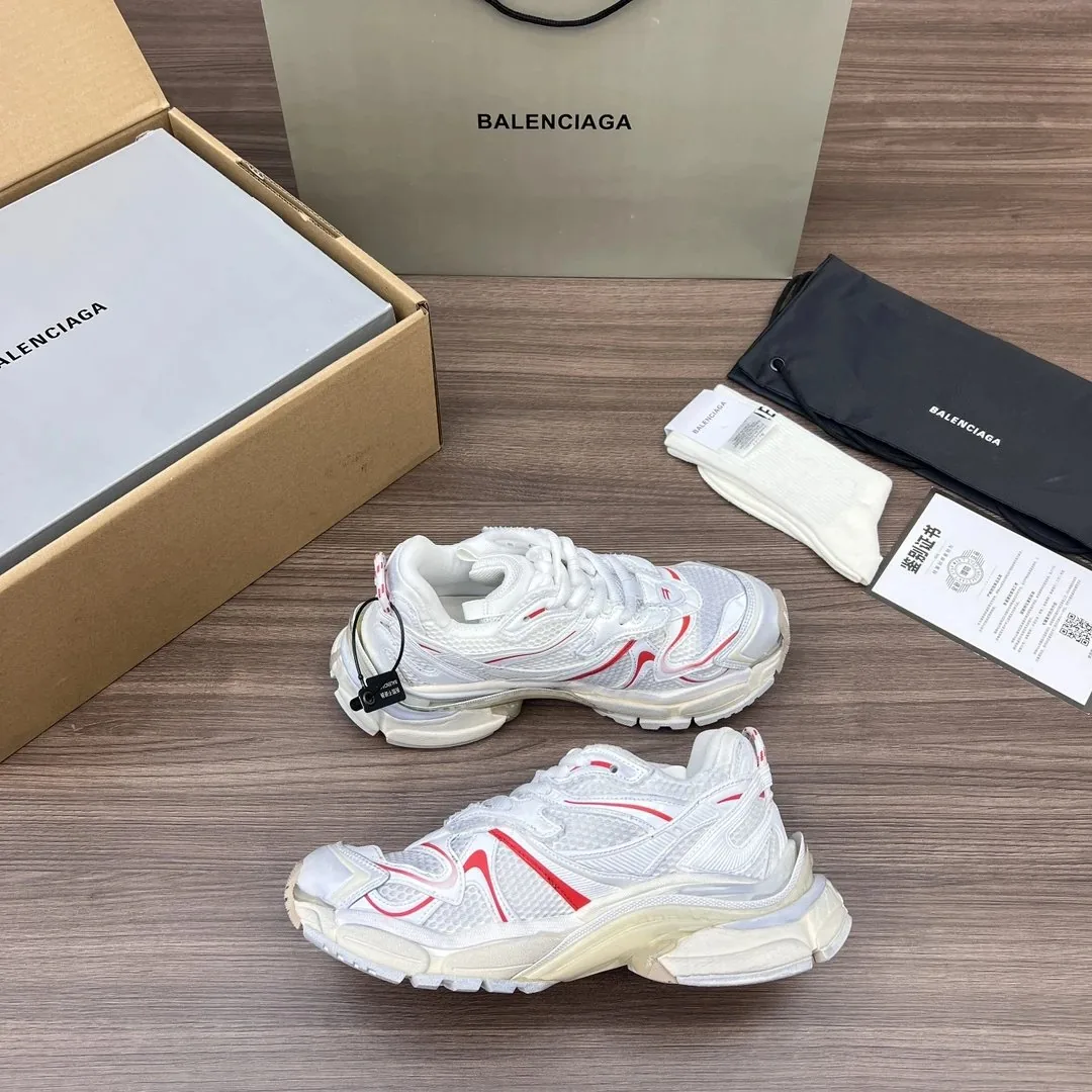 Balenciaga Runner Beige 2.0 Sneakers — Photo 13