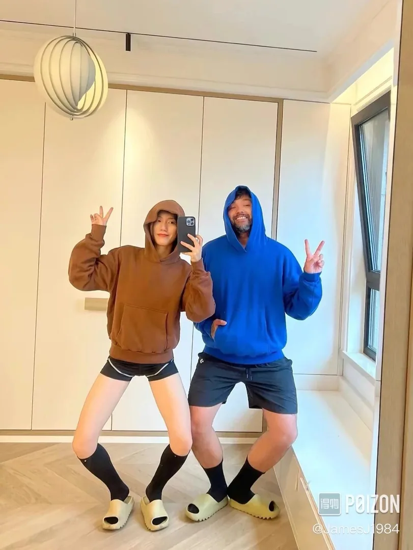 Yeezy Double-Layer Heavy Hoodie — Photo 4