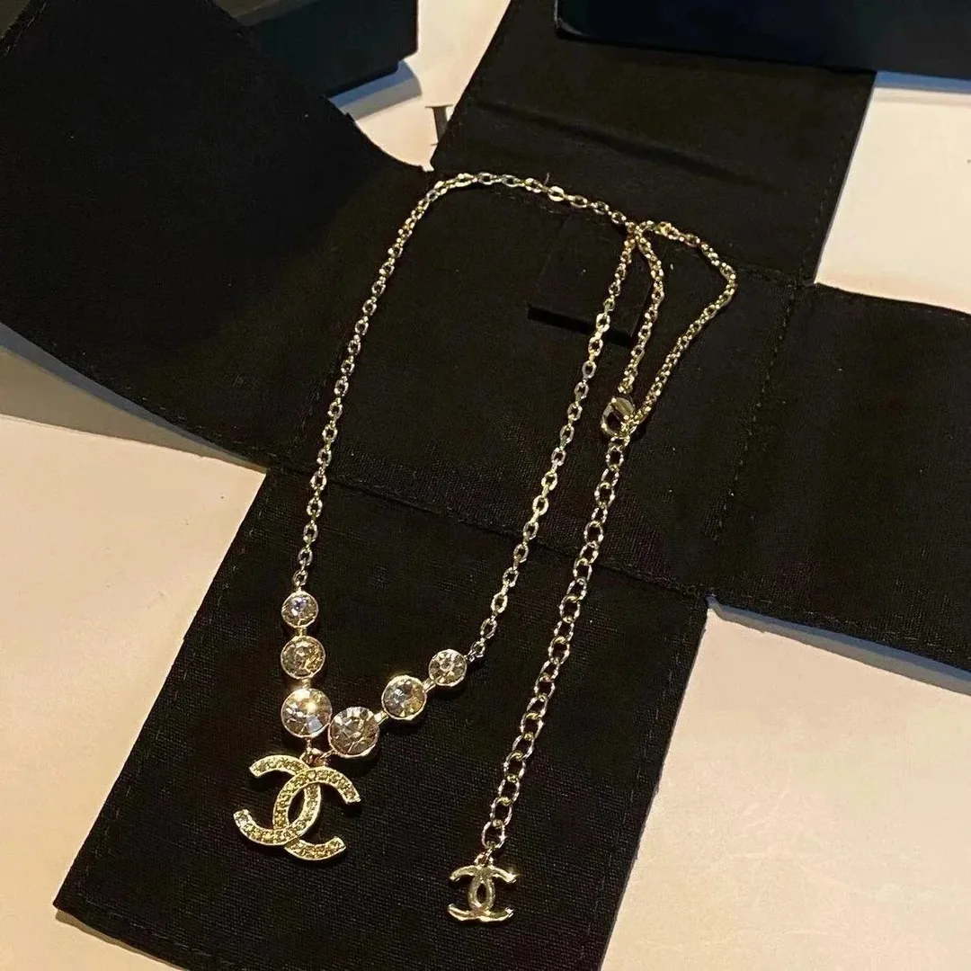 Gold Letter Pendant Necklace — QC