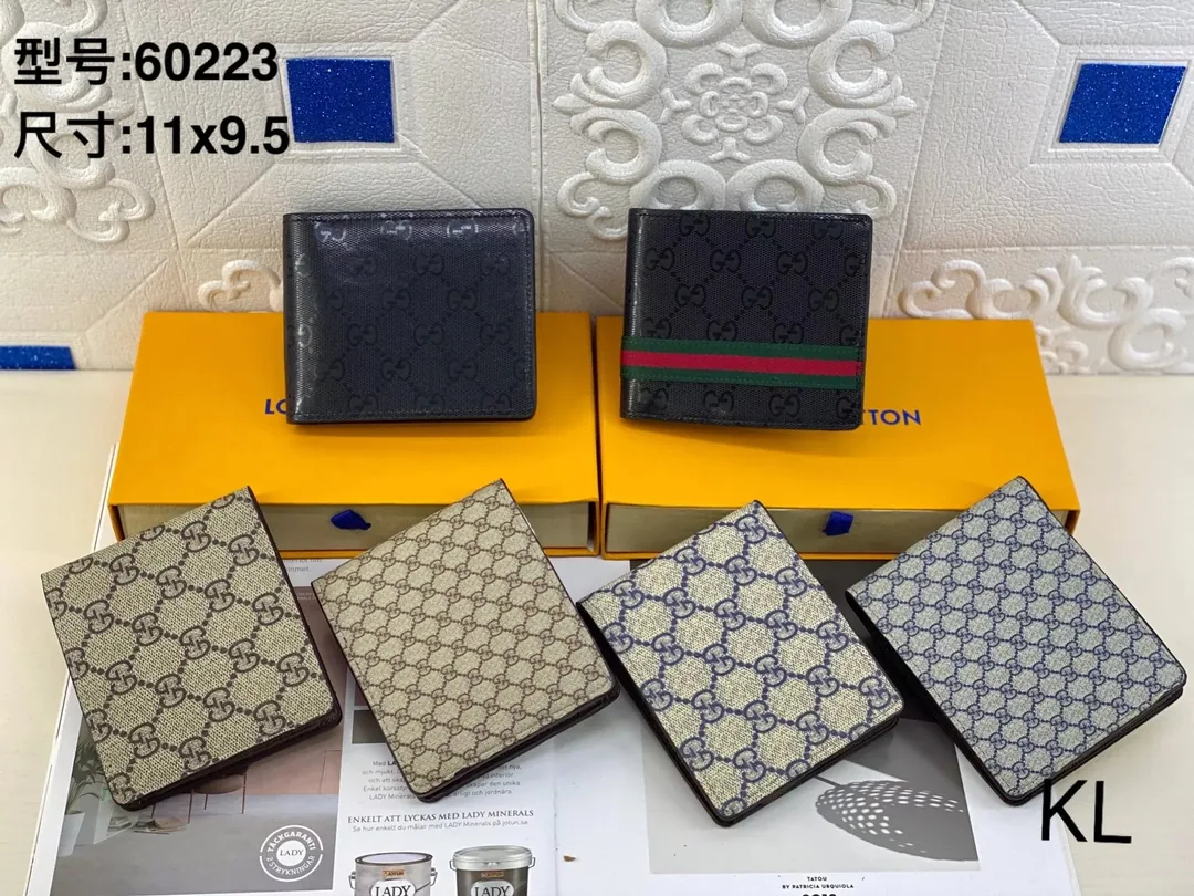 Designer Leather Wallet — Photo 13