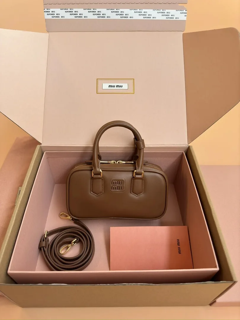 Leather Shoulder Bag — Zdjęcie 9