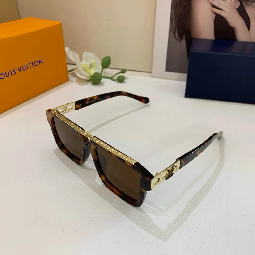 Accessory — Photo 6