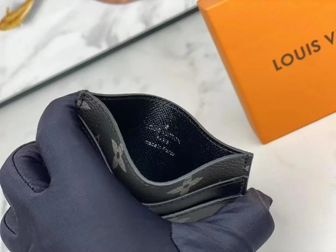 Louis Vuitton Leather Card Holder — Photo 4