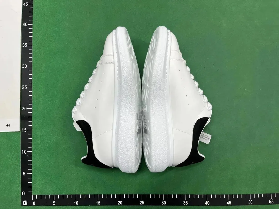 Alexander McQueen Oversized Sneaker Sneakers — Photo 2
