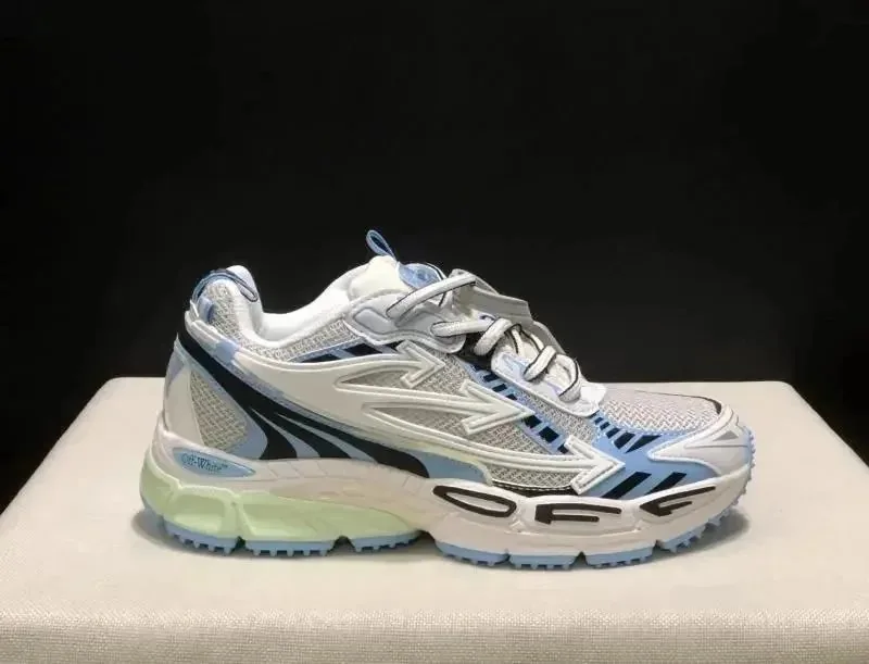 Balenciaga Runner Be Right Back Runners — Photo 12