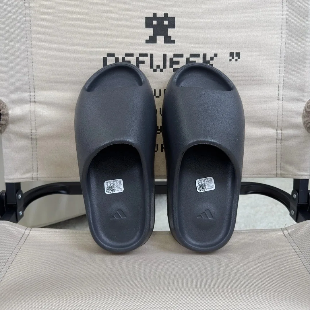 Yeezy Slide Foam Sandal Collection — photo 5