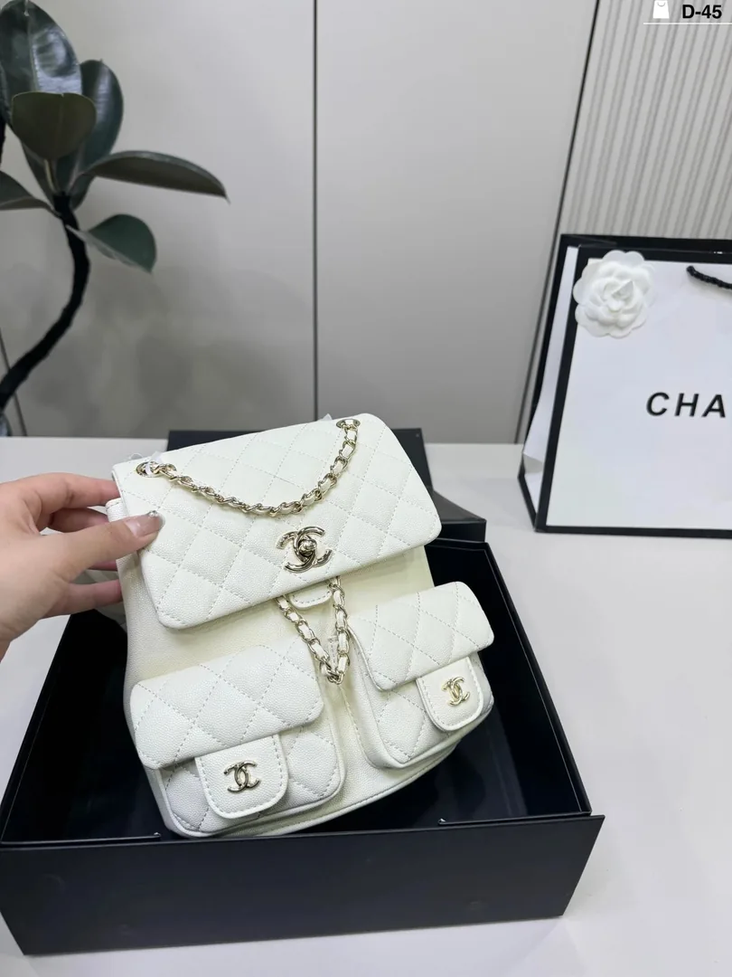 Chanel Leather Crossbody Bag — photo 7