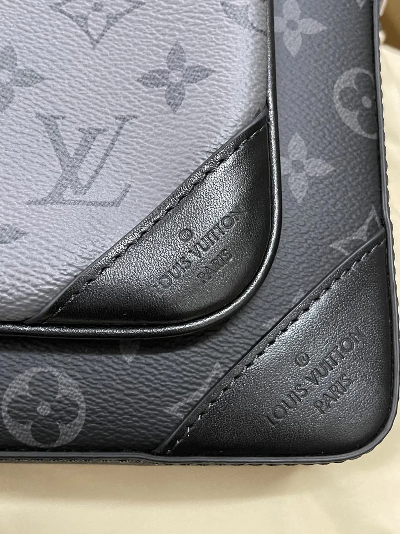 Louis Vuitton Trio Messenger Bag — Photo 8