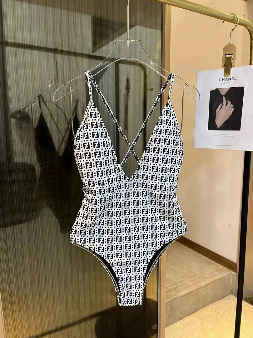 Underwear — Photo 3