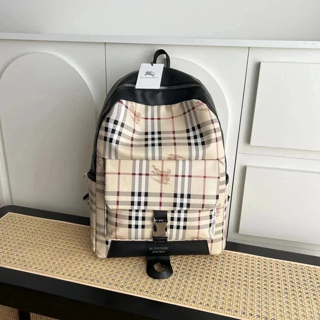 Gucci GG Supreme Backpack and Messenger Collection — Photo 7