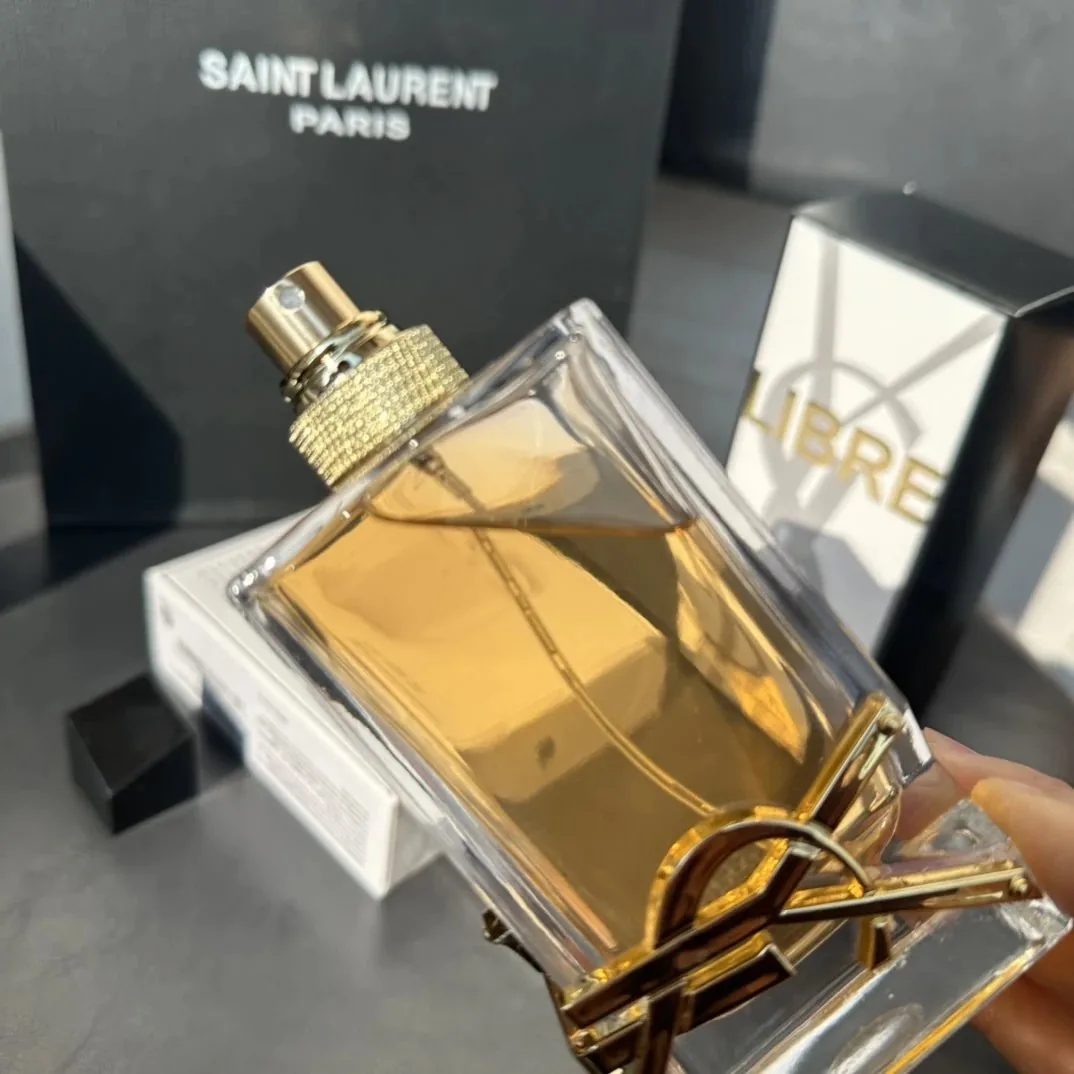 Perfume — Photo 4