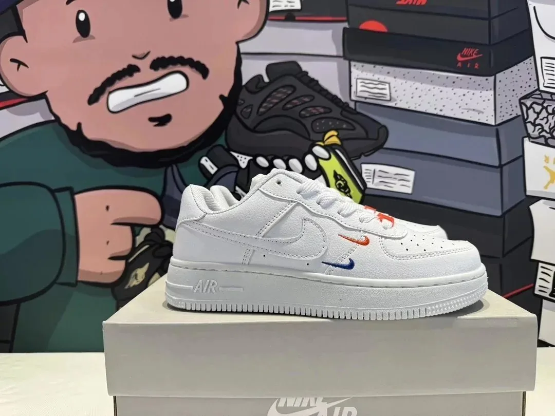 Black Nike Air Force Shoes — Photo 13