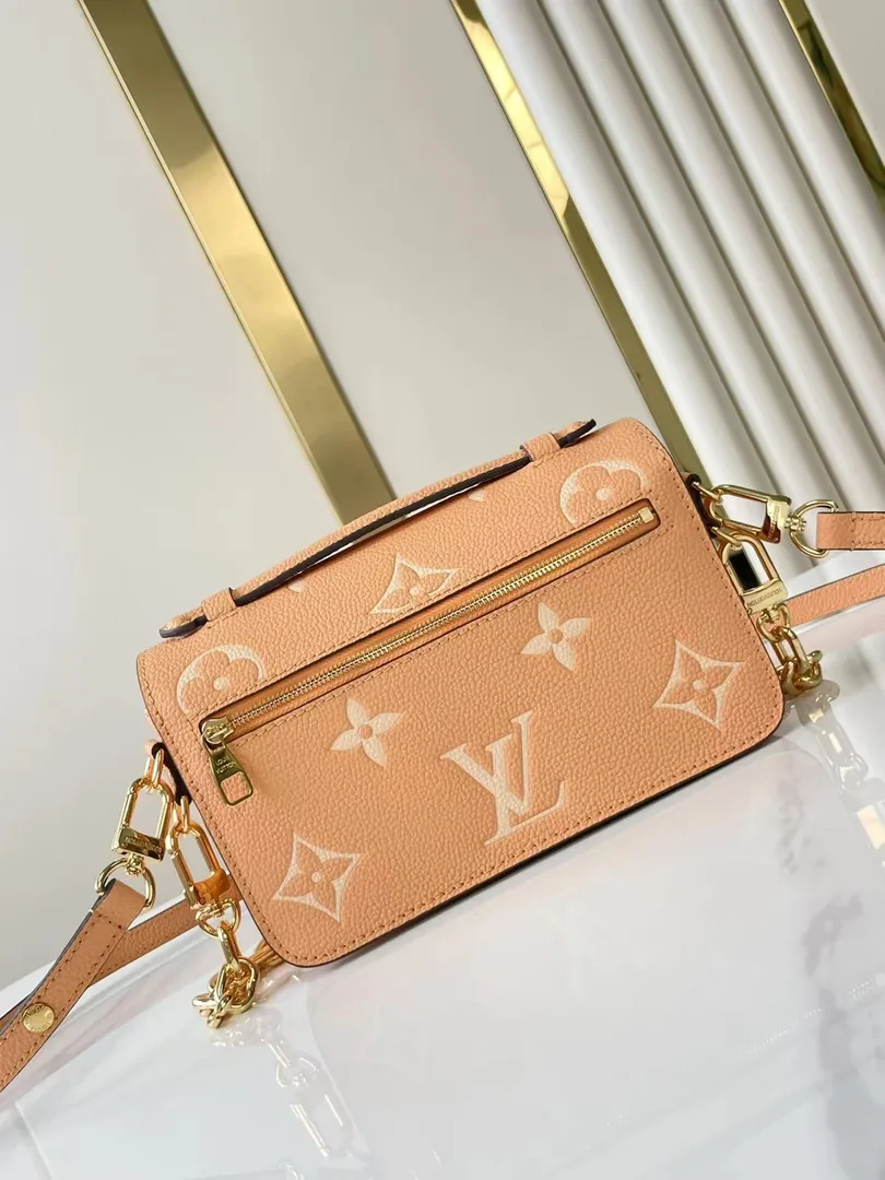 Louis Vuitton Pochette Metis East West — photo 9