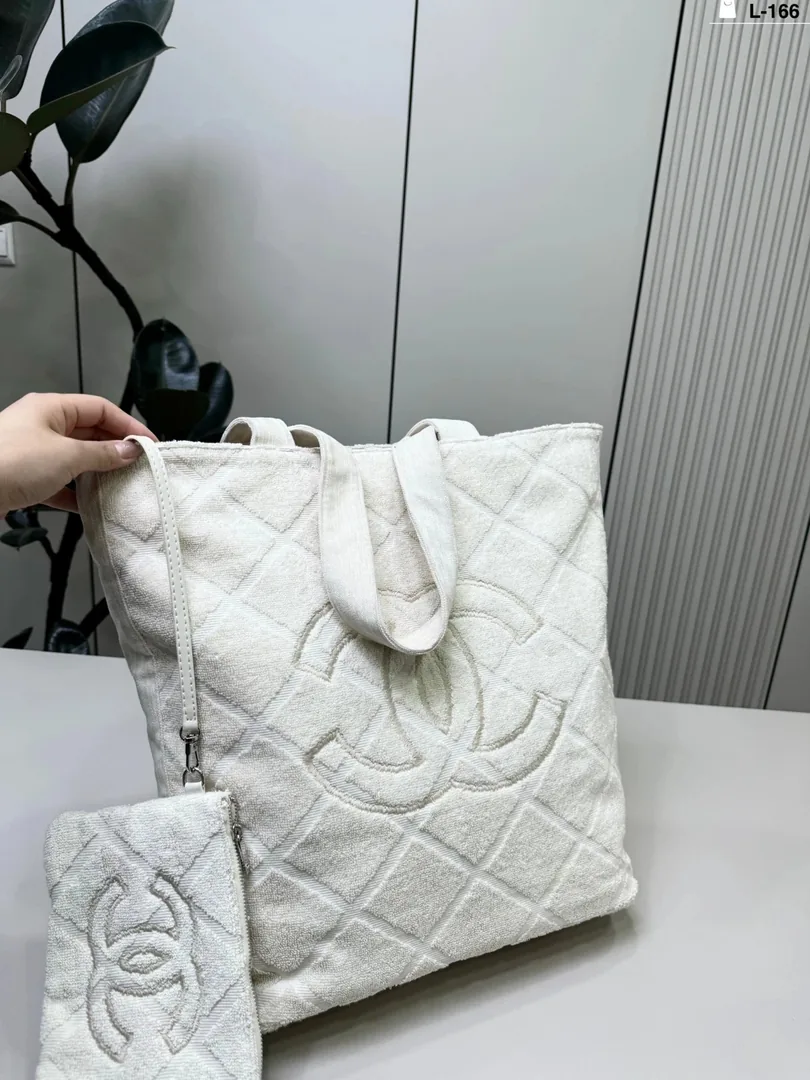 Chanel 22 Bag — photo 10