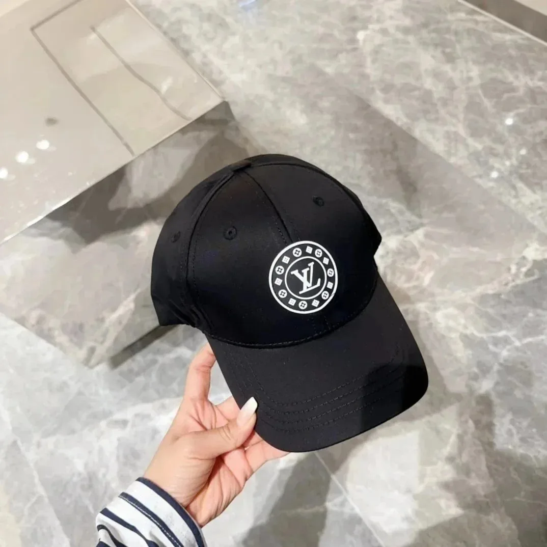 Louis Vuitton Monogram Knit Beanie Collection — Photo 13