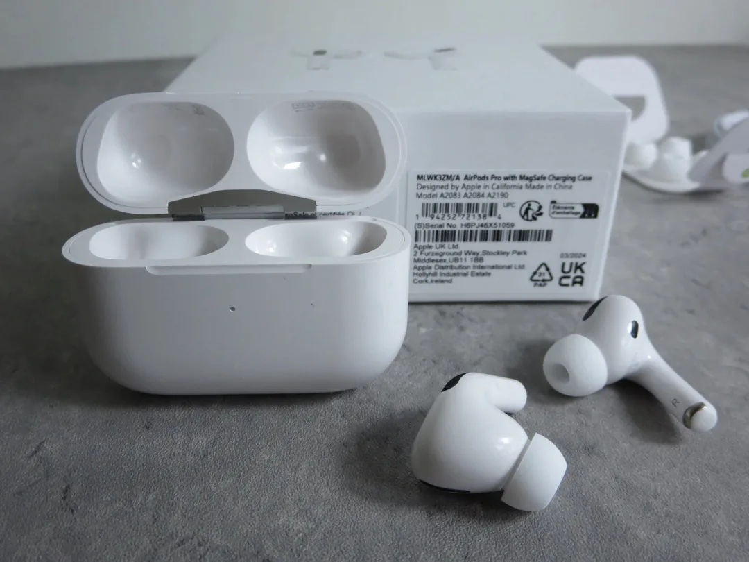 Pro 2nd USB-C Earbuds — Photo 6