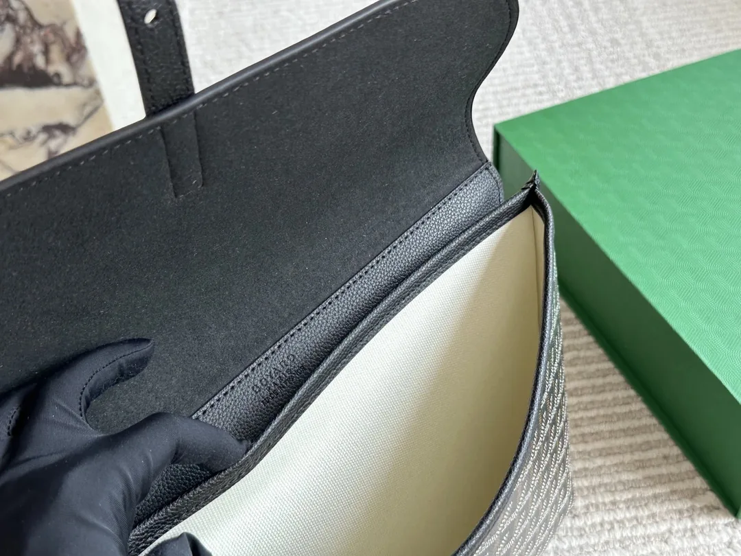 Goyard Messenger Bag — photo 9