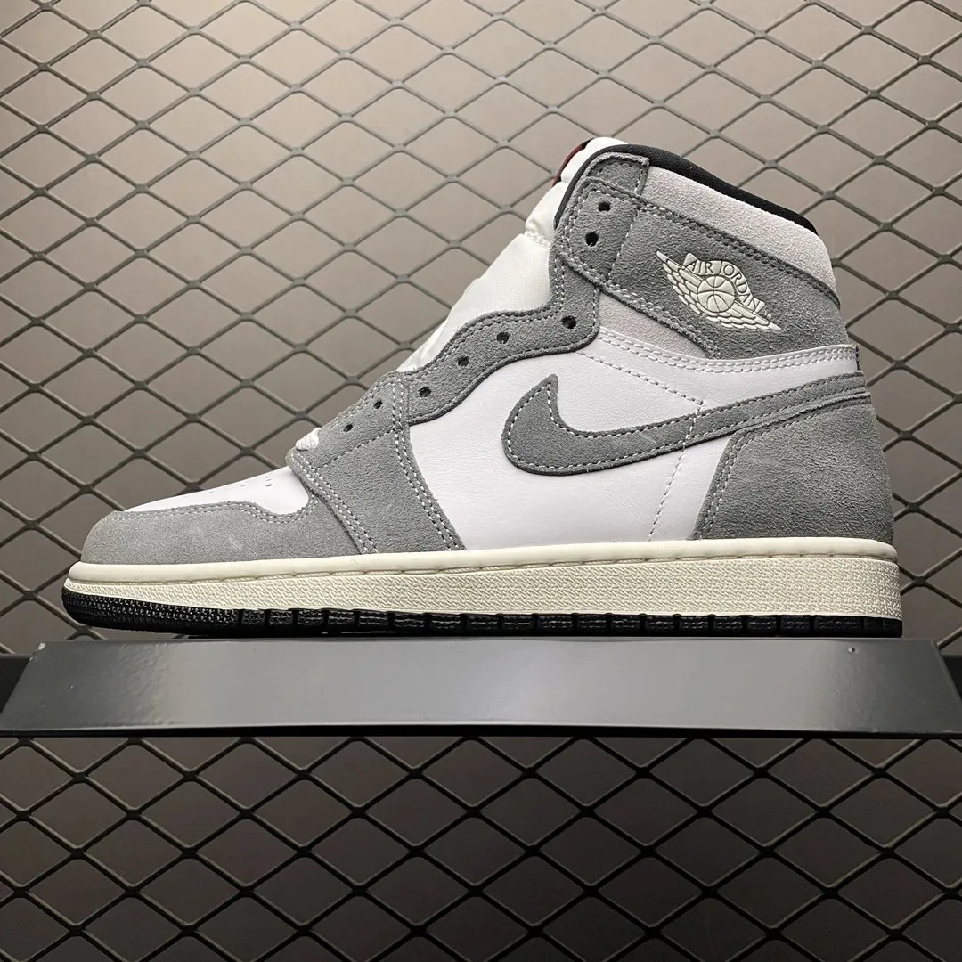 Air Jordan 1 High Red — Photo 8