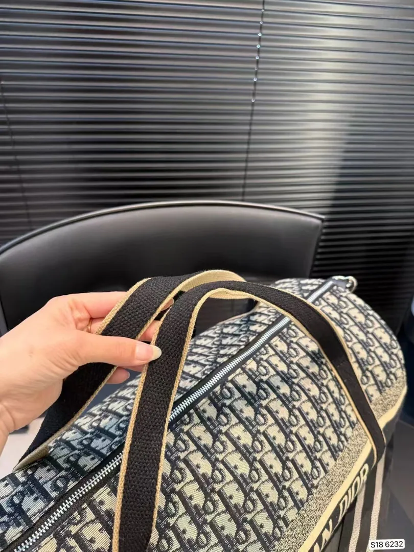 Dior Textured Leather Bag — photo 8