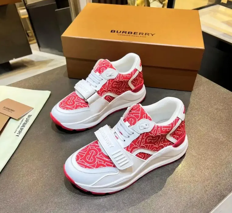 Burberry Sneakers — Photo 13