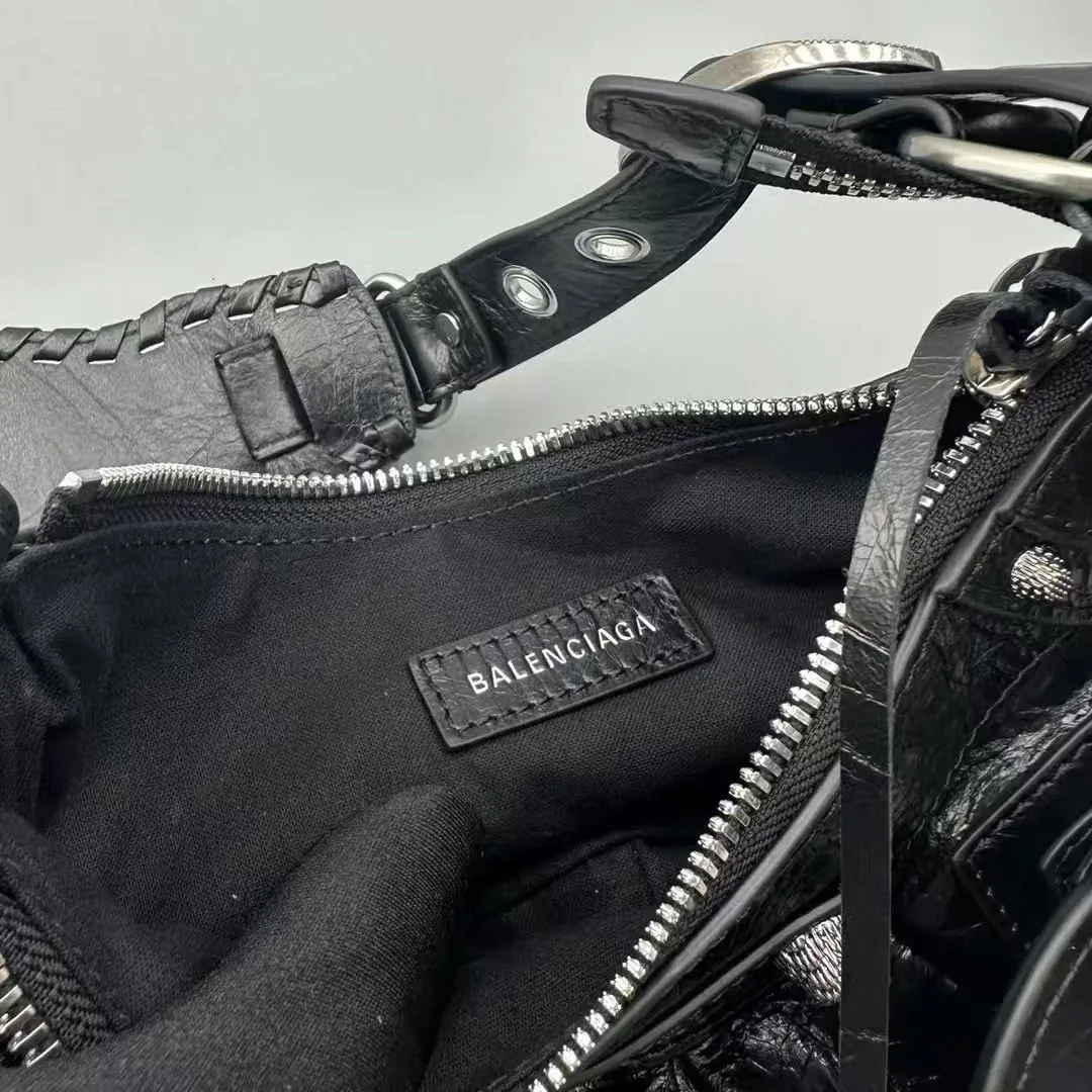 Balenciaga Leather Shoulder Bag — Photo 5