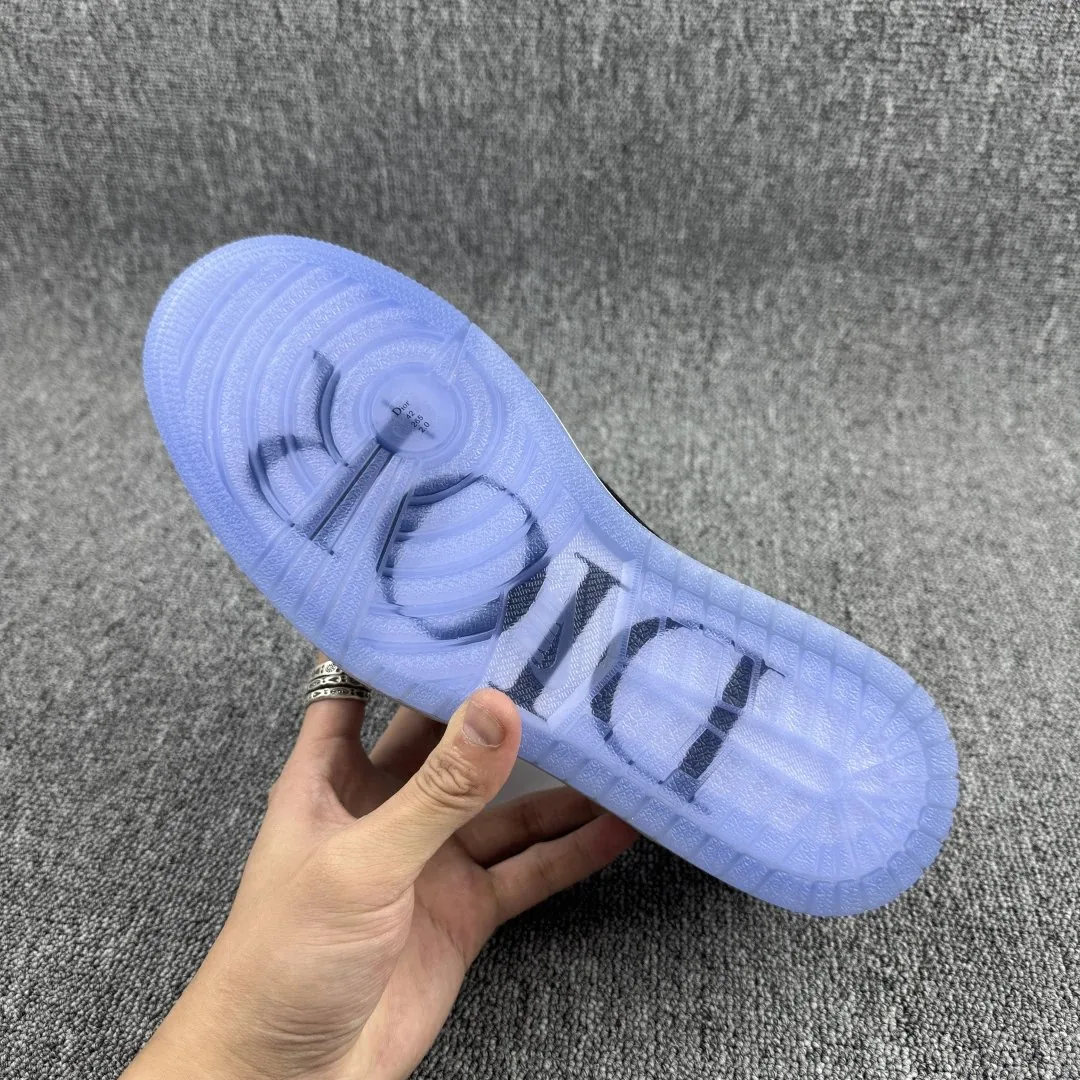 Dior Air Jordan 1 OG — Photo 13