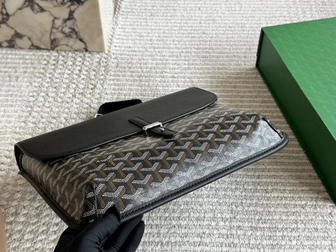 Goyard Messenger Bag — photo 4