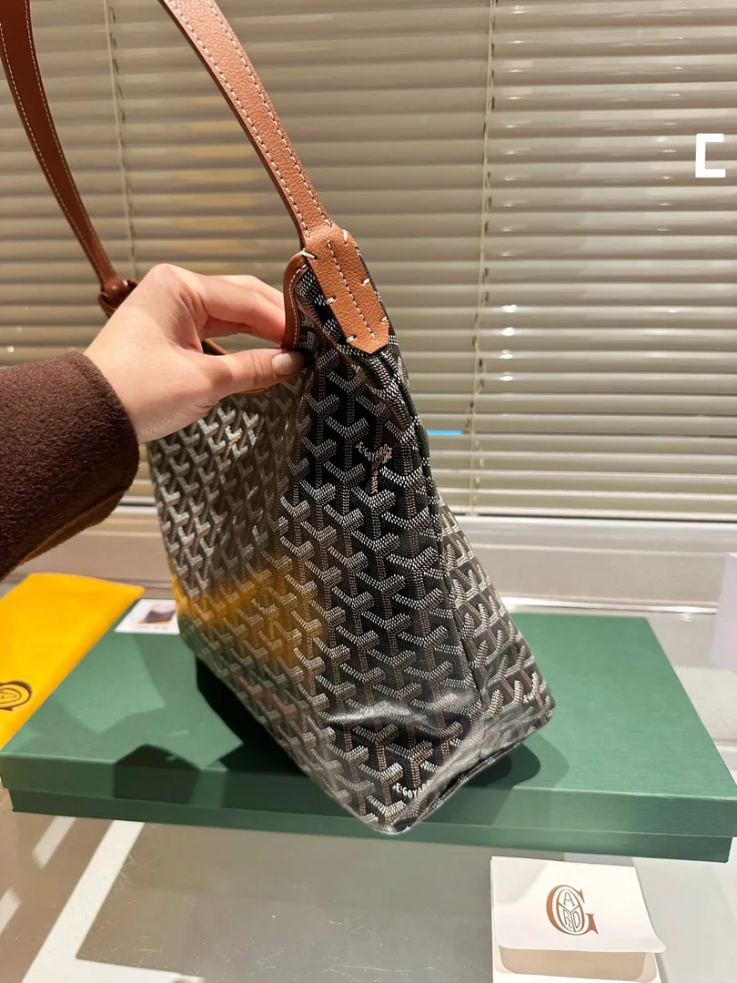 Goyard Hobo Bag — Photo 10