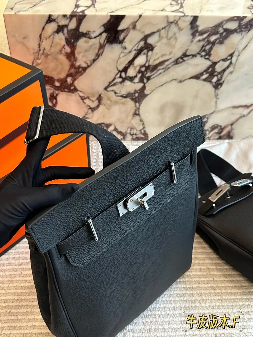 Hermes Leather Handbag — photo 11