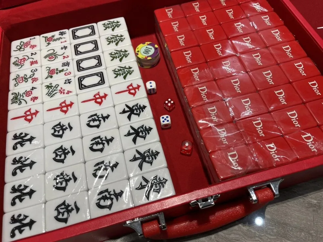 Streetwear Mahjong Set — Photo 6